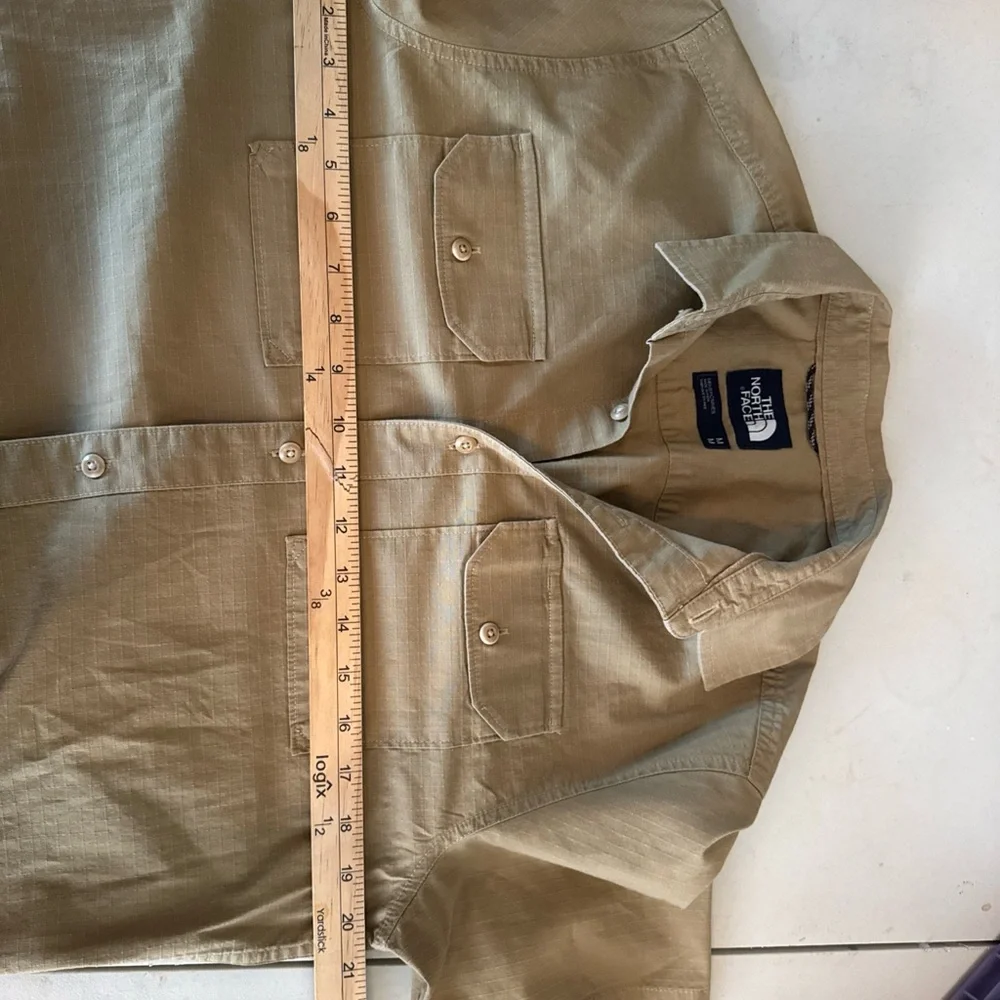 The North‎ Face Men's Khaki Button-Down Shirt, Ripstop size medium